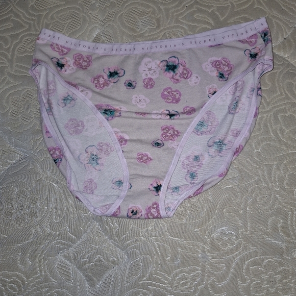 A bundle of 3 pairs of Victoria Secrets panties in a size XL. - Picture 9 of 11